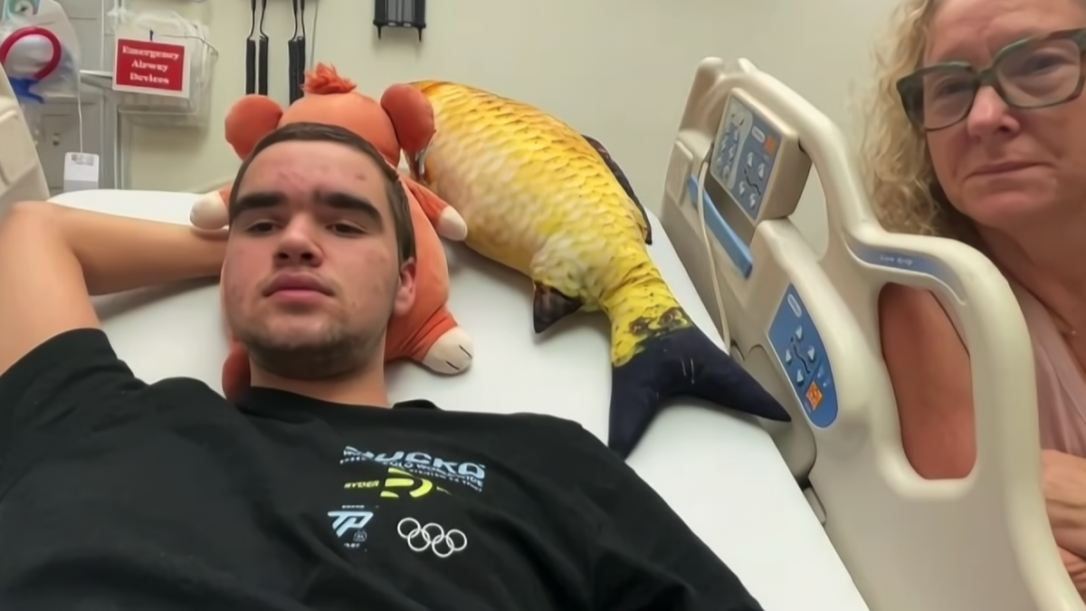 Adolescente de Long Beach supera pronóstico de parálisis y regresa a casa para Acción de Gracias